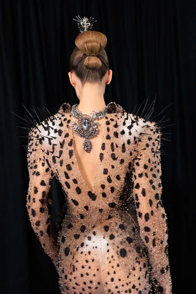Look 2
